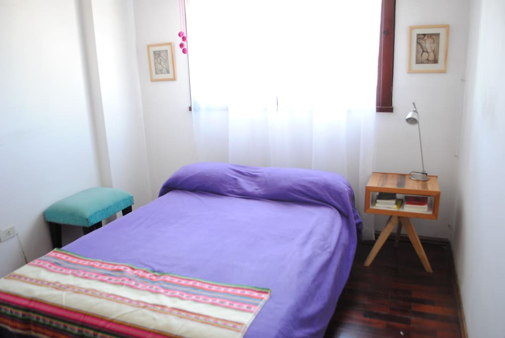 Habitación cama matrimonial.