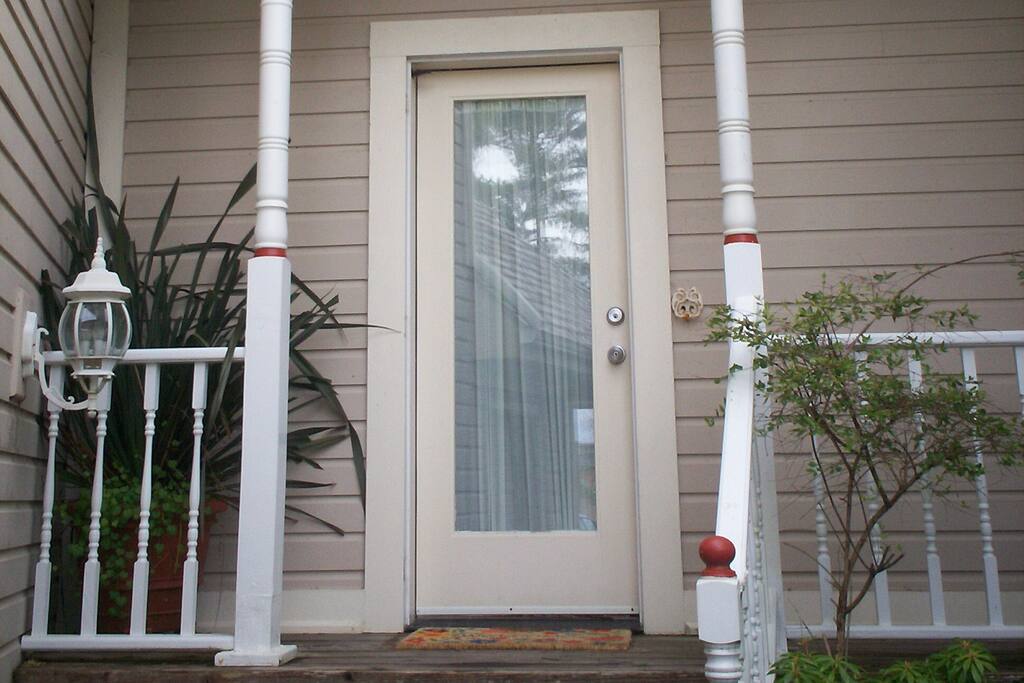 PRIVATE ENTRANCE