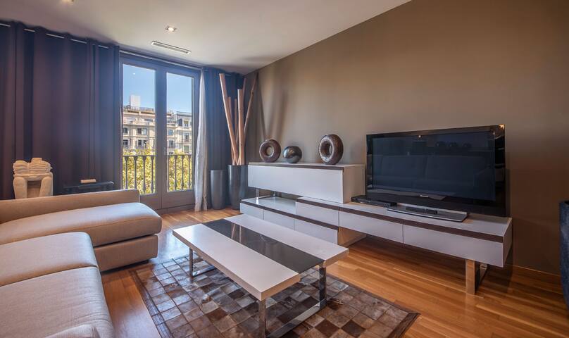 Paseo de Gracia Suite 1, modern, spacious and cozy gallery image 5