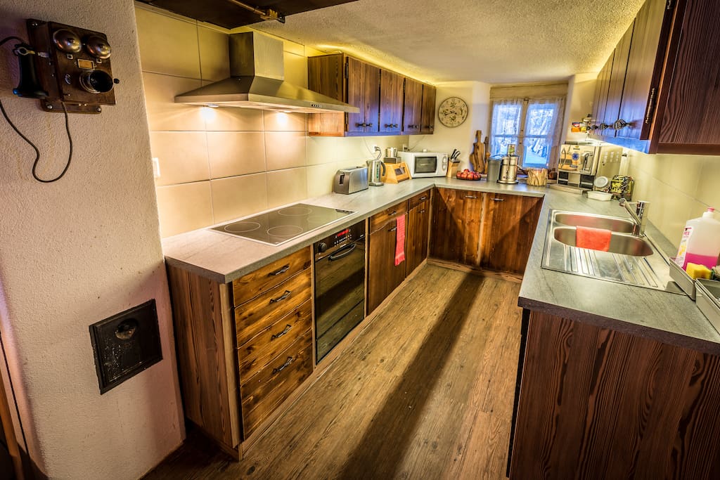 Unsere renovierte Küche. Gerne können Sie hier etwas eigenes Kochen oder wir bekochen Sie :D Our new renovated kitchen. Like you can cook something of their own here, or we cook for you :D