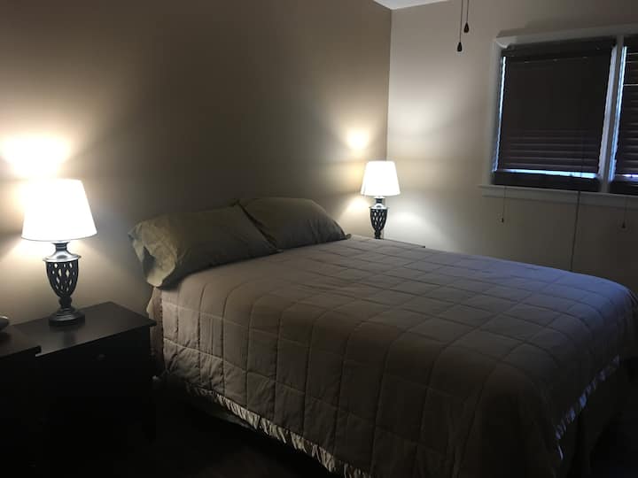 Chumba #3, Kitanda cha malkia