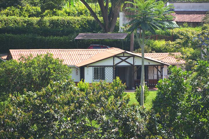 Casa Campestre "LA LINDA" destino sustentable