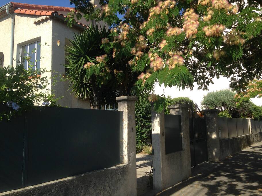 Pianterreno di casa con giardini e terrazze