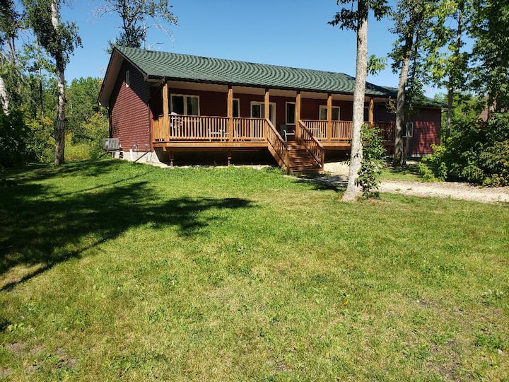 Lakefront cottage on Lake Winnipeg