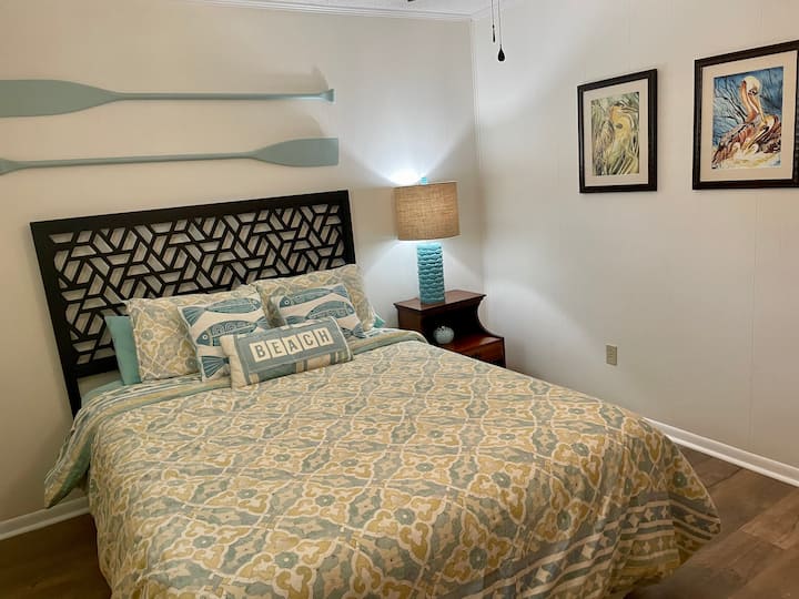 Dormitorio tamaño queen con pájaros