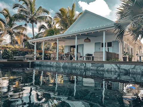 Large 5* villa, heated pool, waterfront