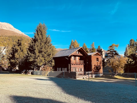 Successful Airbnb property: Unique mix of antiques & design in Celerina/Schlarigna