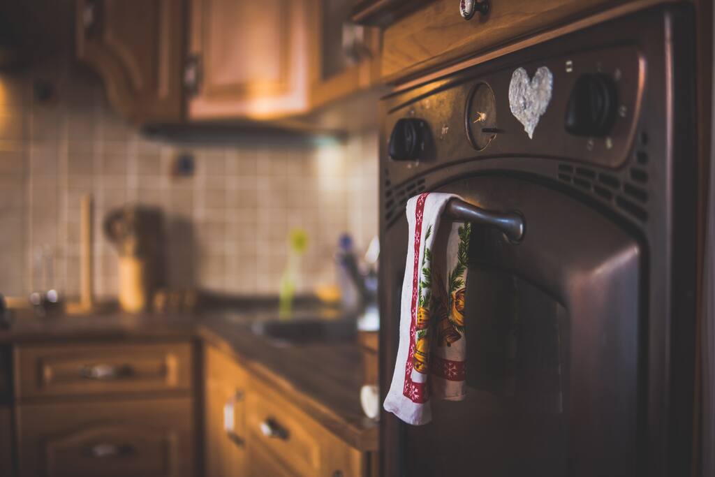 Electric oven.