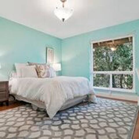 Luxurious Contemporary-Style Home! 5 miles to SFO gallery image 4