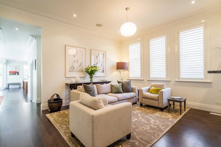 Lounge by the Pool at a Luxury Sydney Home gallery image 4