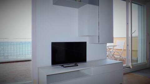 Top performing Airbnb: Central penthouse with wonderful seasight in Loano