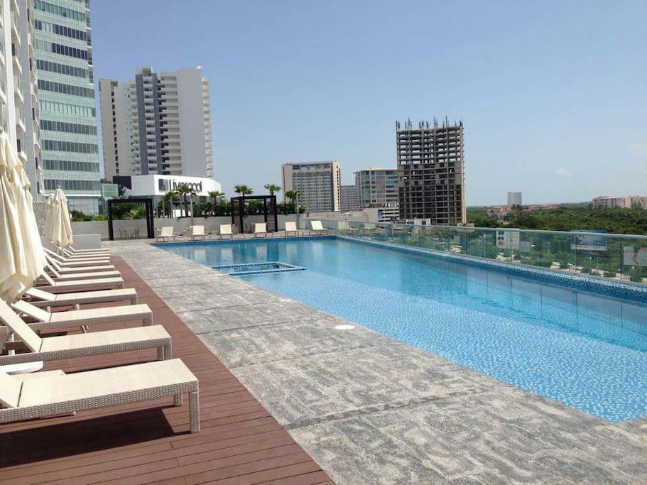 Piscina con jacuzzi