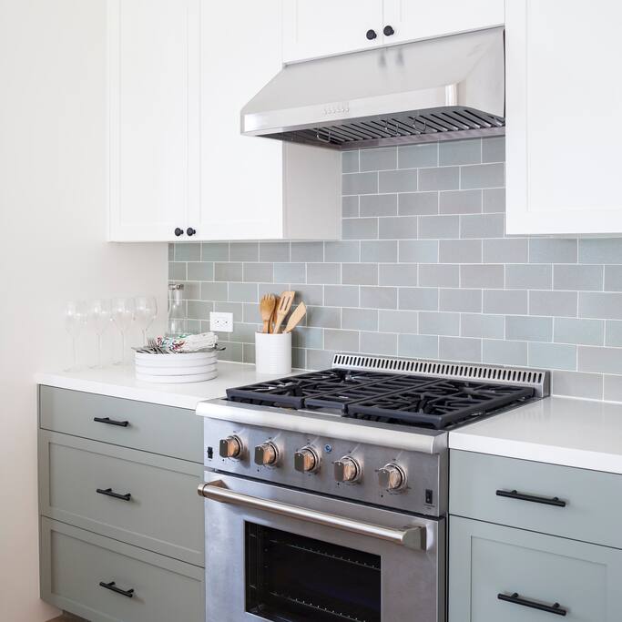 Heath ceramics and four burner gas stove by Kucht