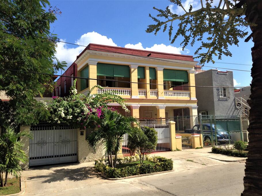 Frontview Hostal La Gloria