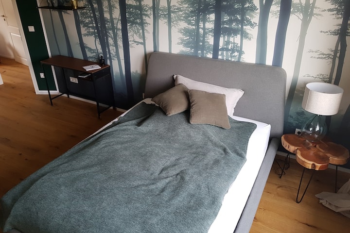 THE WOOD – Stylish & Cozy in Rü / Close to Messe