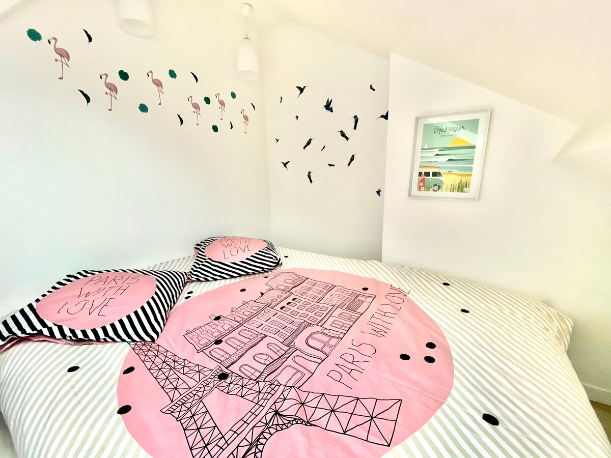 Cozy and quiet room. 