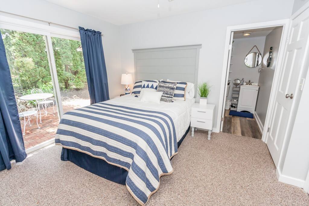 BRIGHT COZY ROOM WITH PRIVATE PATIO