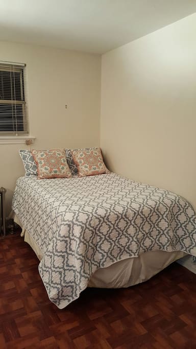 Extra plush full-sized bed. (sleeps 2)