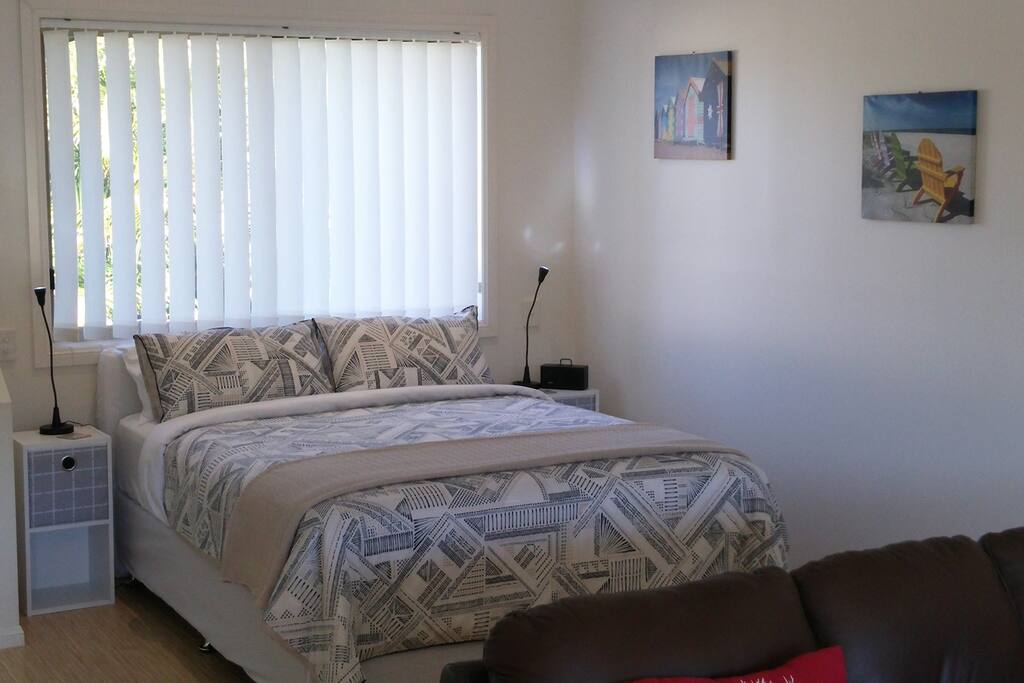 Queen size bed