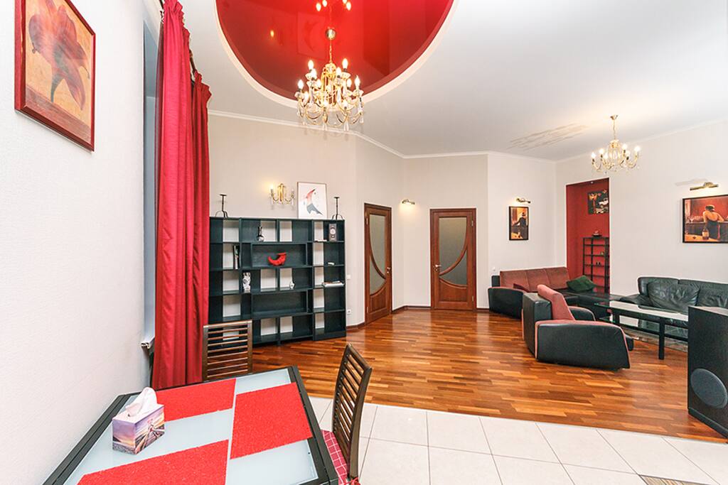 Quiet apartment is the very center of city. 3-room apartment,100 sq m. 2 separate BDR and a one living room, 2 balconies, 5 floor of a 5st. bld., elevator, full-time security at the door 24/7. Just outside the entrance of L'va Tolstogo metro st., in 500 m of walk Kreschatik str., "Arena City"- 400 m. of foot.