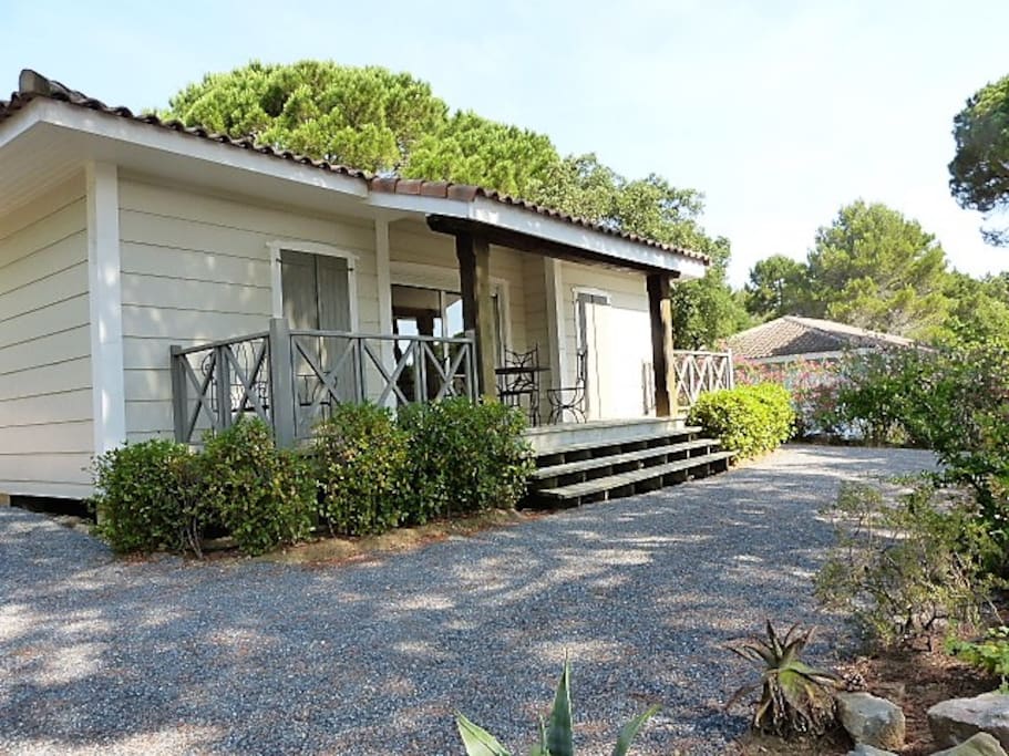 La maison côté est avec terrasse 1