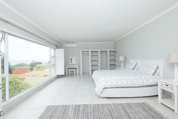 Მთავარი საძინებელი მაღლა,   სააბაზანო ცალკე პატიოთი