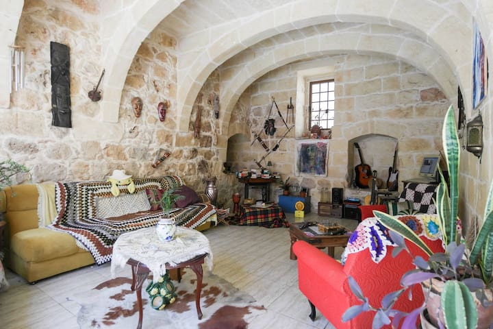Private room in charming farmhouse
