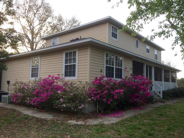 Farm Sweet Farm - Upstairs Mini-Suite