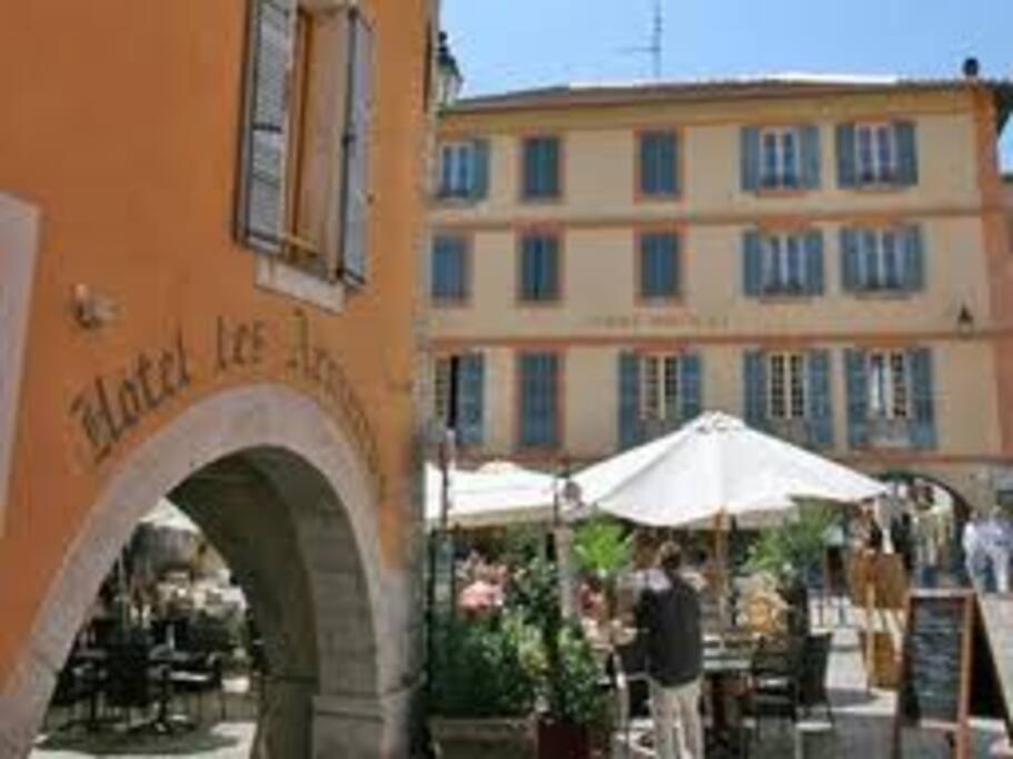 Au coeur du village provençal de Valbonne, 2 chambres pour 2 personnes