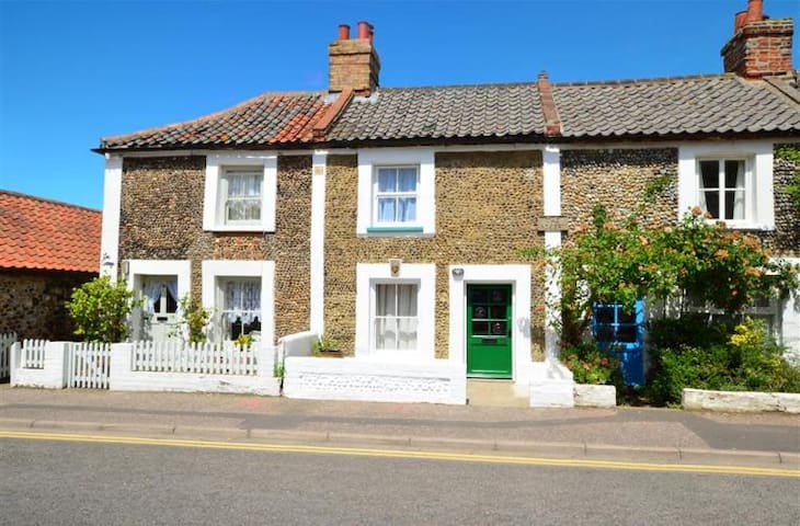 Greylag Cottage A Stone S Throw From The Quay Houses For Rent