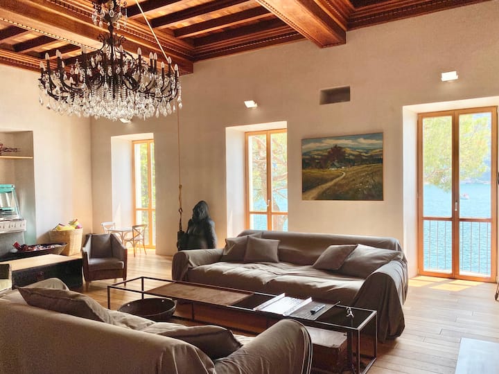 Magnificent Villa in Morcote with a lake view