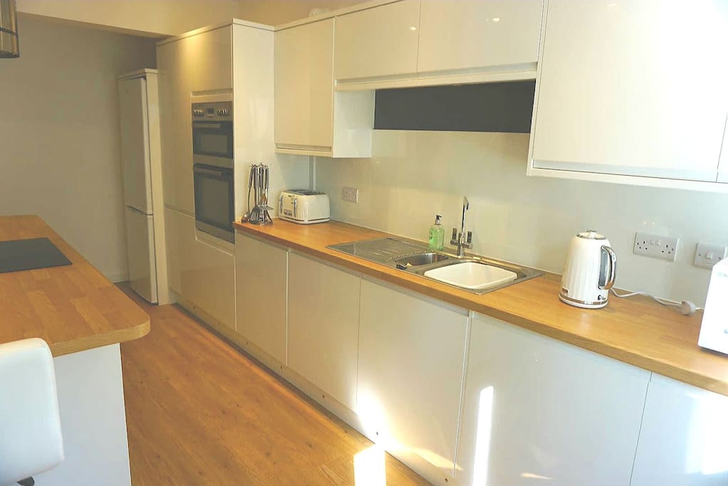 Built in appliances - Washing Machine, Dish Washer & Fridge Freezer
