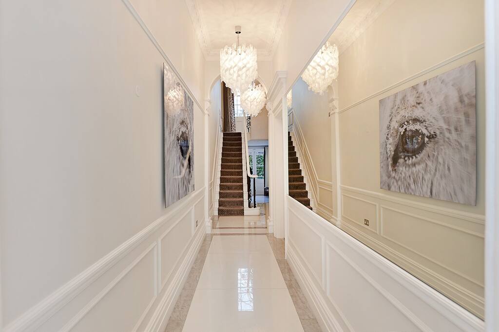 Ground Floor Entrance / Hallway