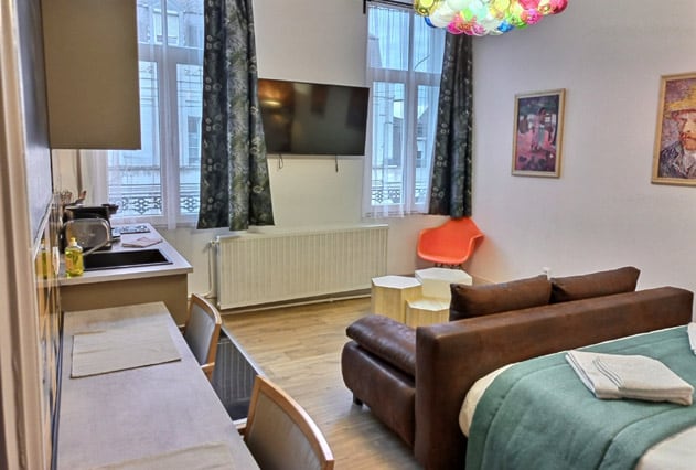 沙发床可额外睡2人。 
智能电视、Netflix、光纤。