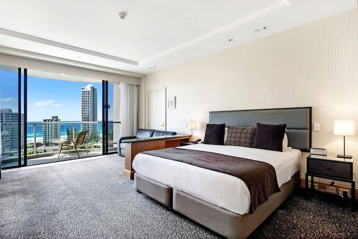 Gold Tower in Crowne Surfers Paradise - 1019