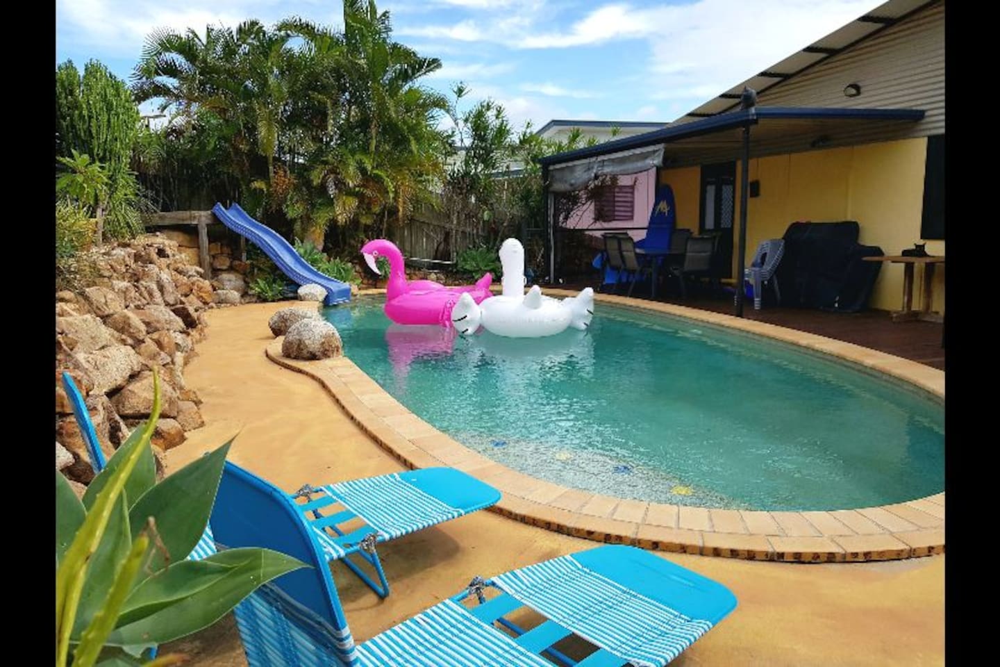 Pet Friendly Beach Style House With A Pool Houses For Rent In