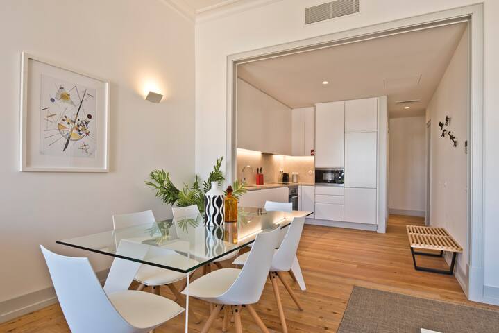 NEW! Unique 2 Bdr Apt Sea View Baixa Alfama A gallery image 5