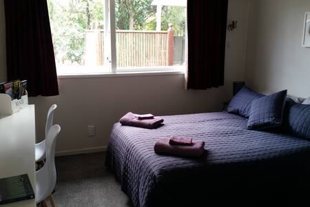 Sunny and secure hideaway incl. light breakfast