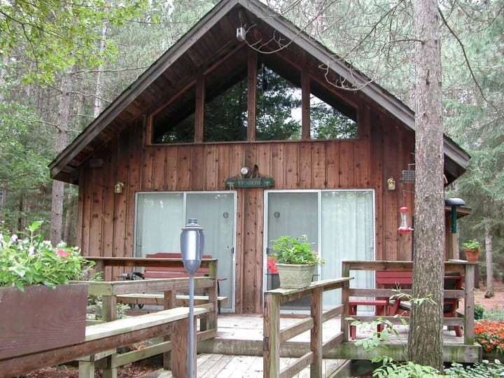 Peaceful Wooded Sanctuary Cabins for Rent in Hancock, Wisconsin