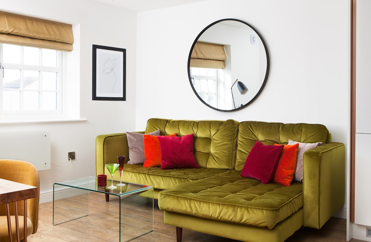 Top performing Airbnb: Luxury Flat in Hull's Historic Fruit Market in City Of Kingston Upon Hull