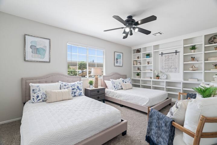 5BR/3BA NEW Game Room, Pool + Arcade + Fire Pit! gallery image 3