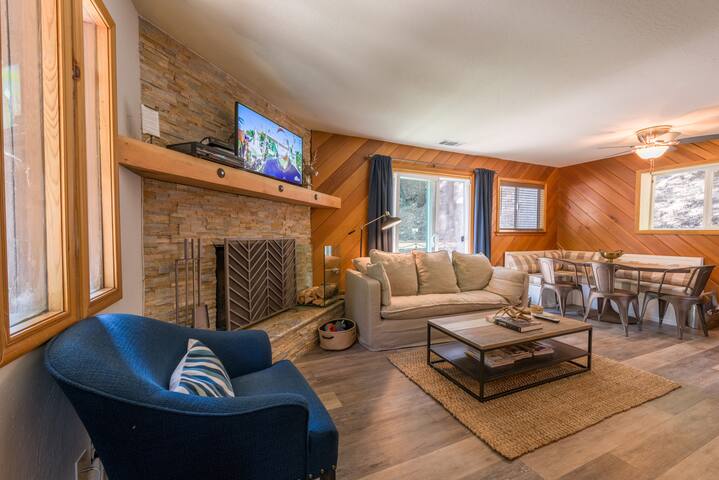 Rainbow Cabin, close to village with lake passes.