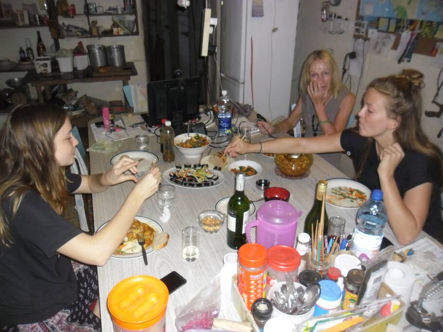 Dutch and American volunteers having dinner