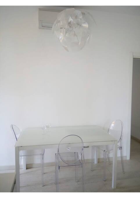Zona pranzo. Lunch and dinner room.