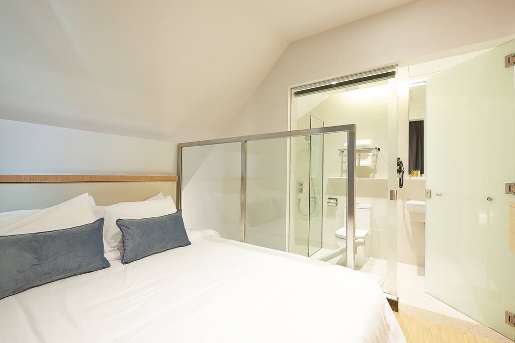 Queen Bed