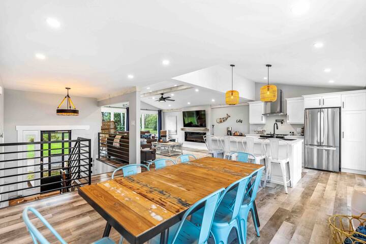 Luxury Oceanview Beach House W/hot tub gallery image 5