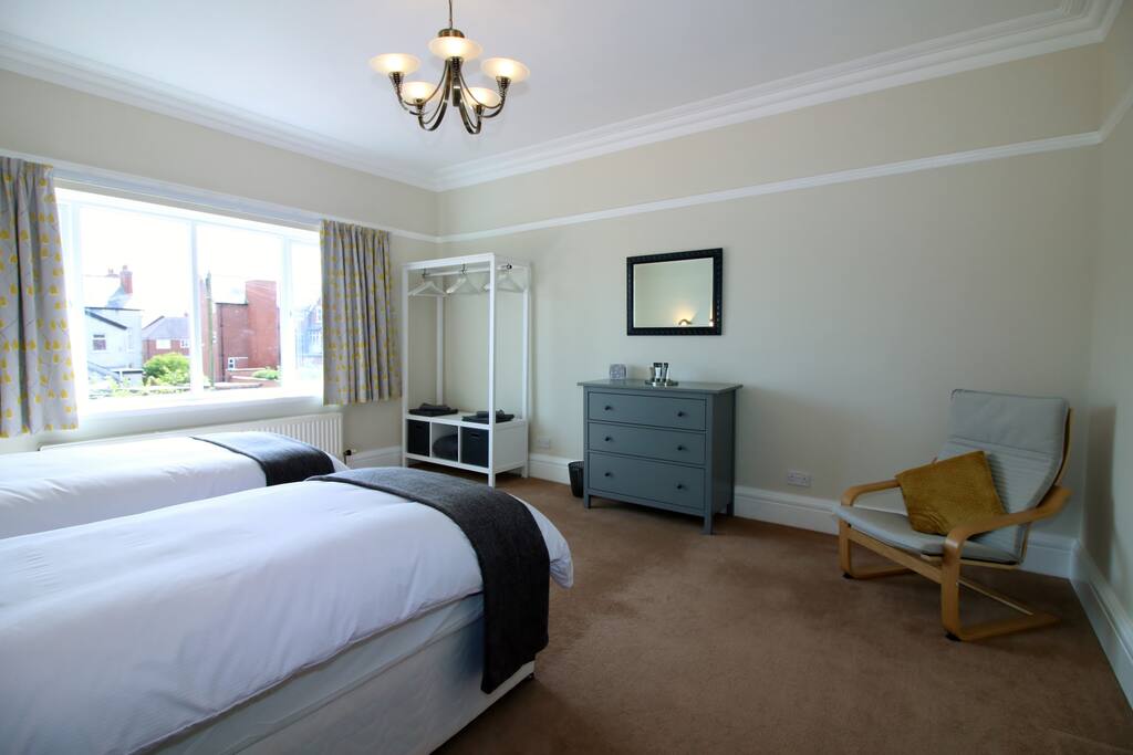 Bedroom 1 - Twin