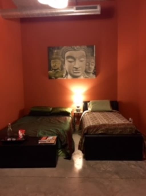 Guest Room. (extra twin bed available)