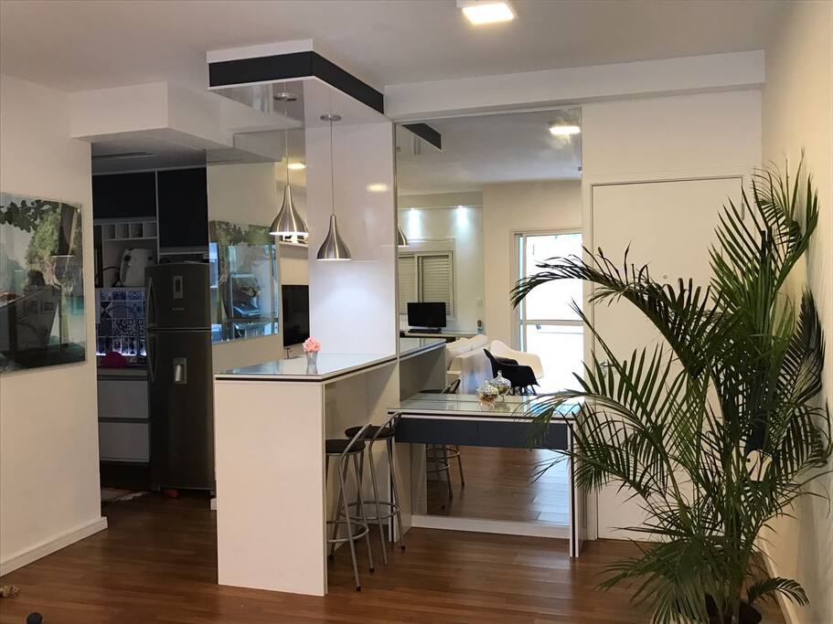 Cozinha Americana e decoração com espelhos