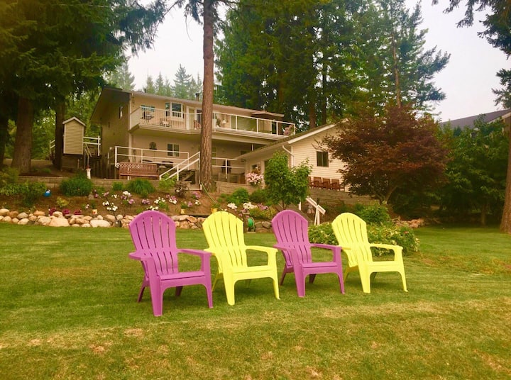 The Lake View House at Shuswap Cottages for Rent in Celista, British